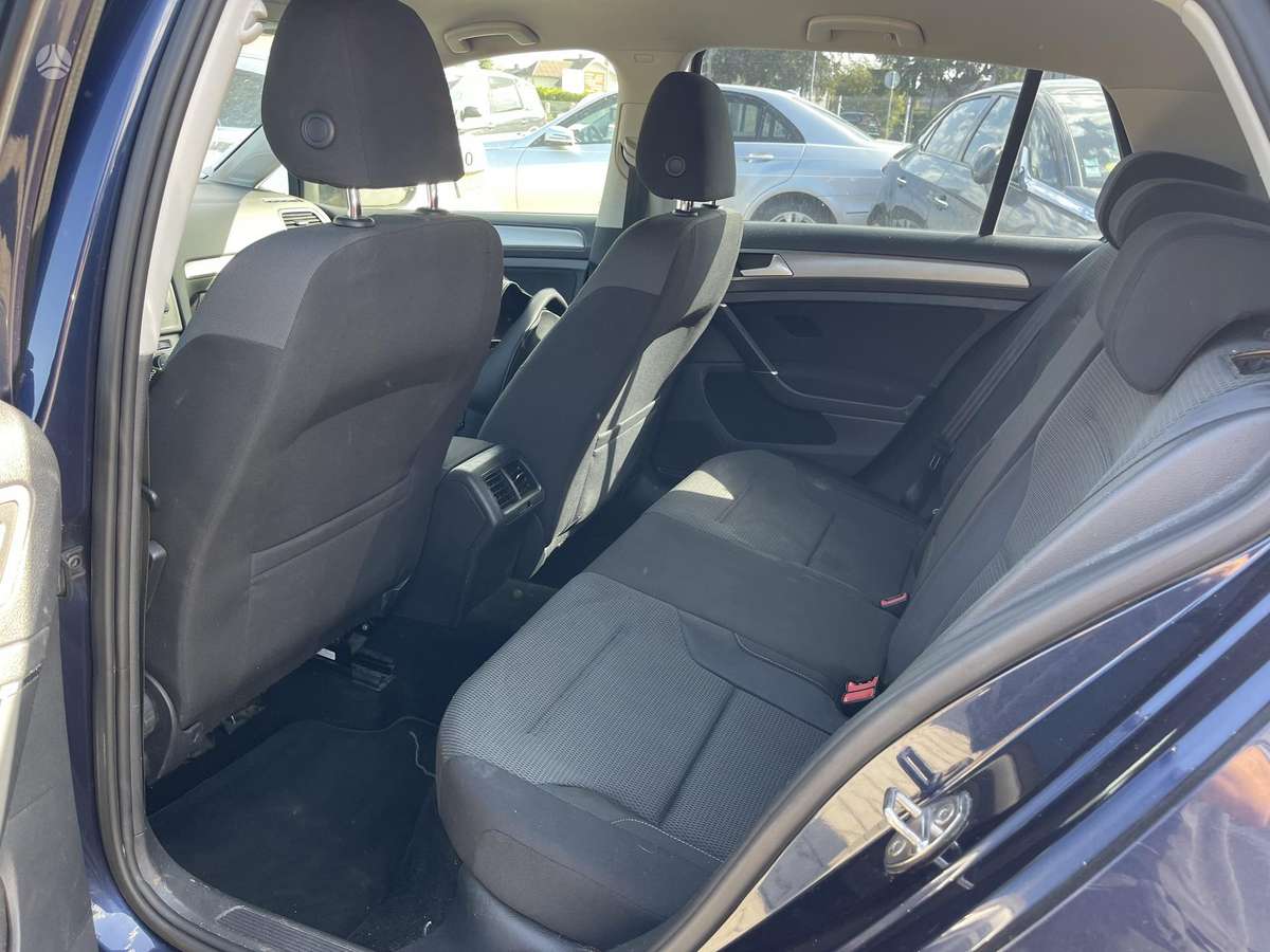 Volkswagen Golf - 12