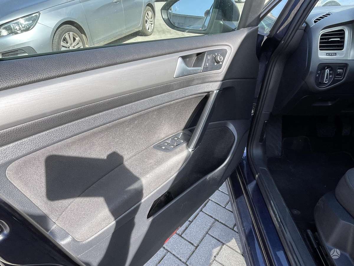 Volkswagen Golf - 11