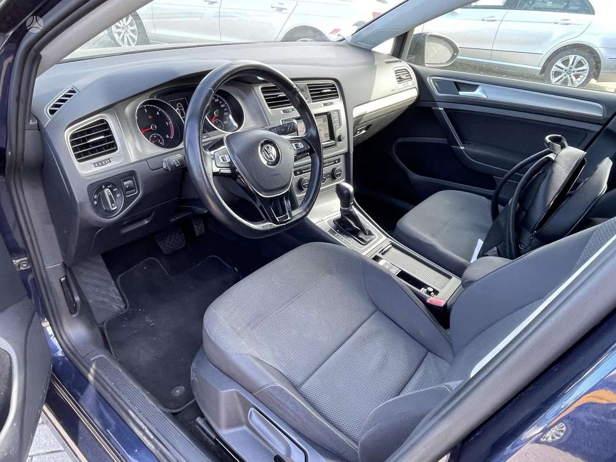 Volkswagen Golf - 10