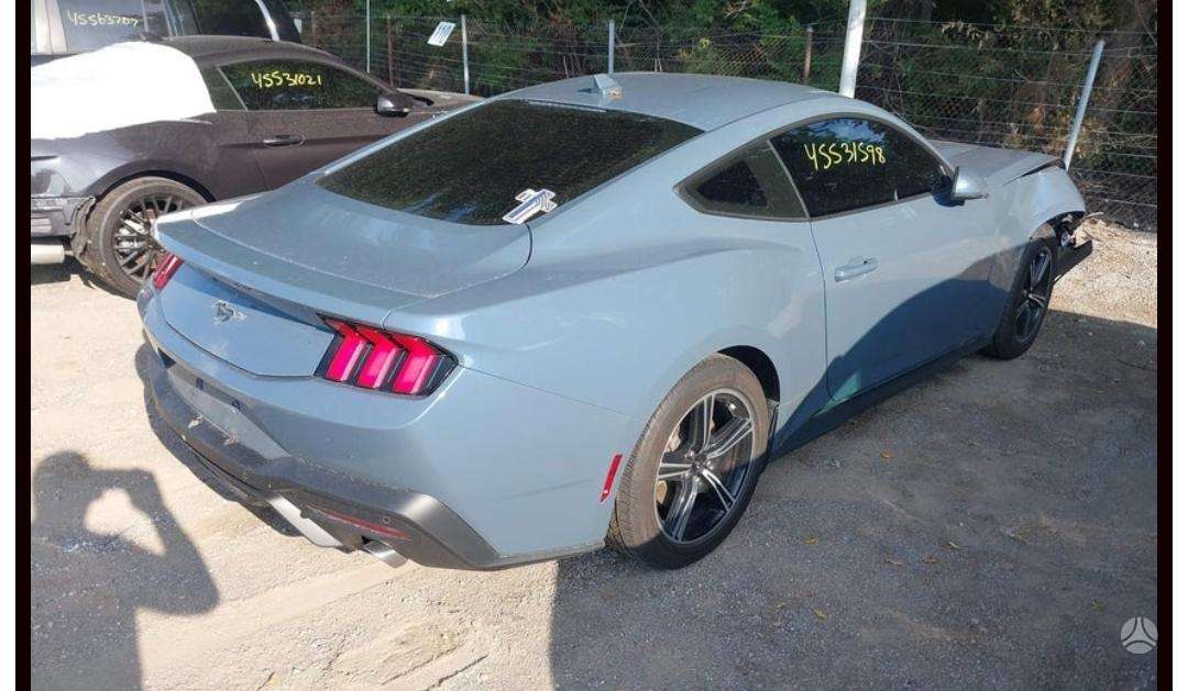Ford Mustang - 5