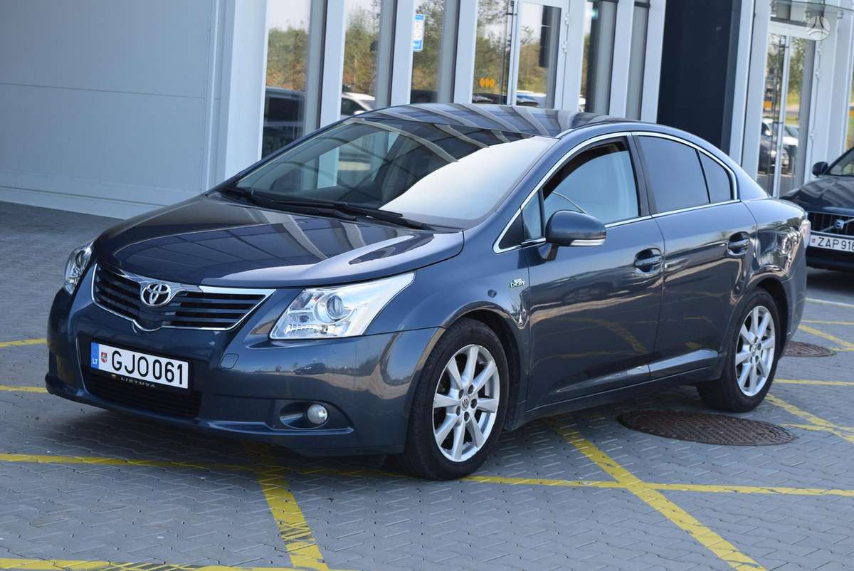 Toyota Avensis - 1