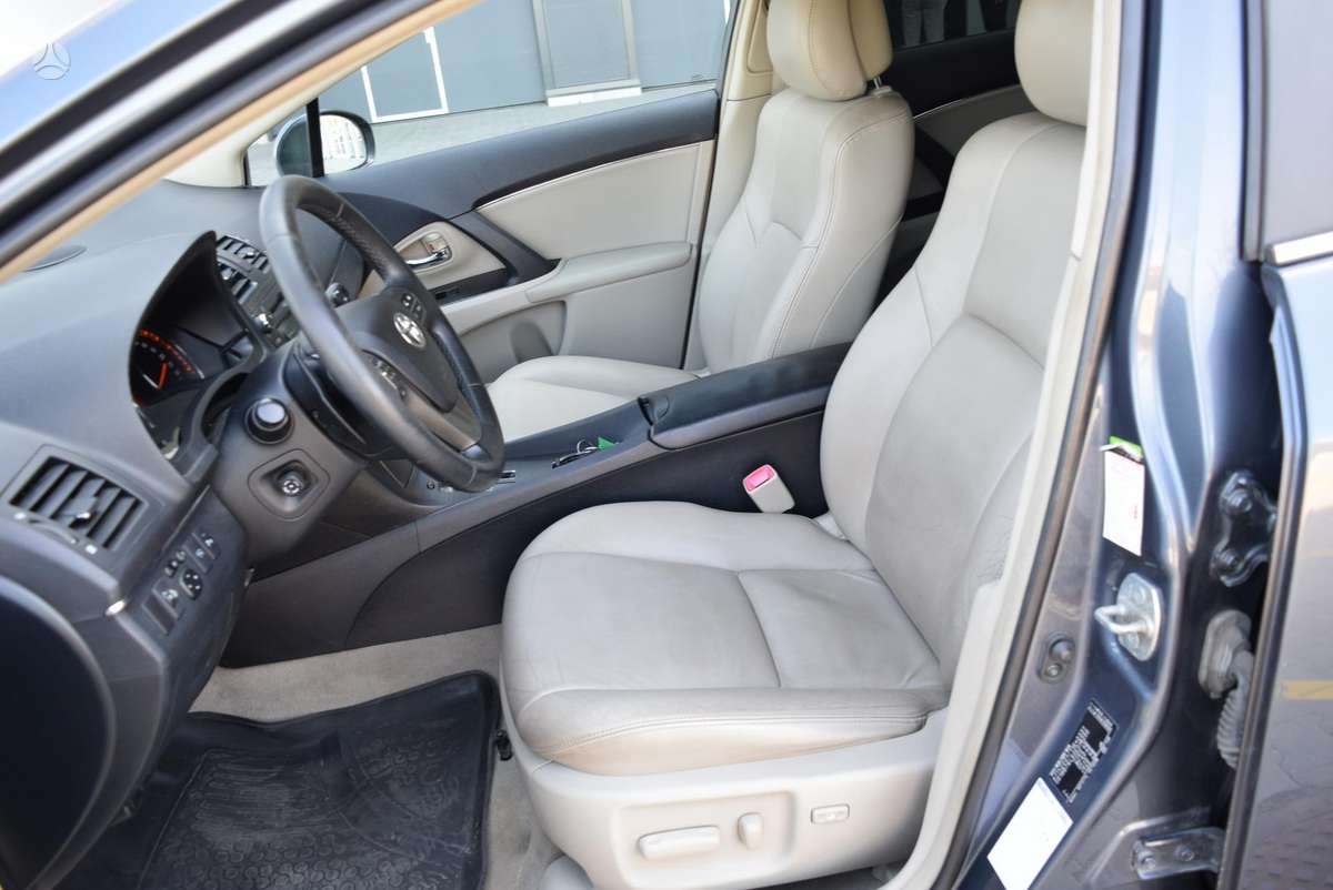 Toyota Avensis - 8