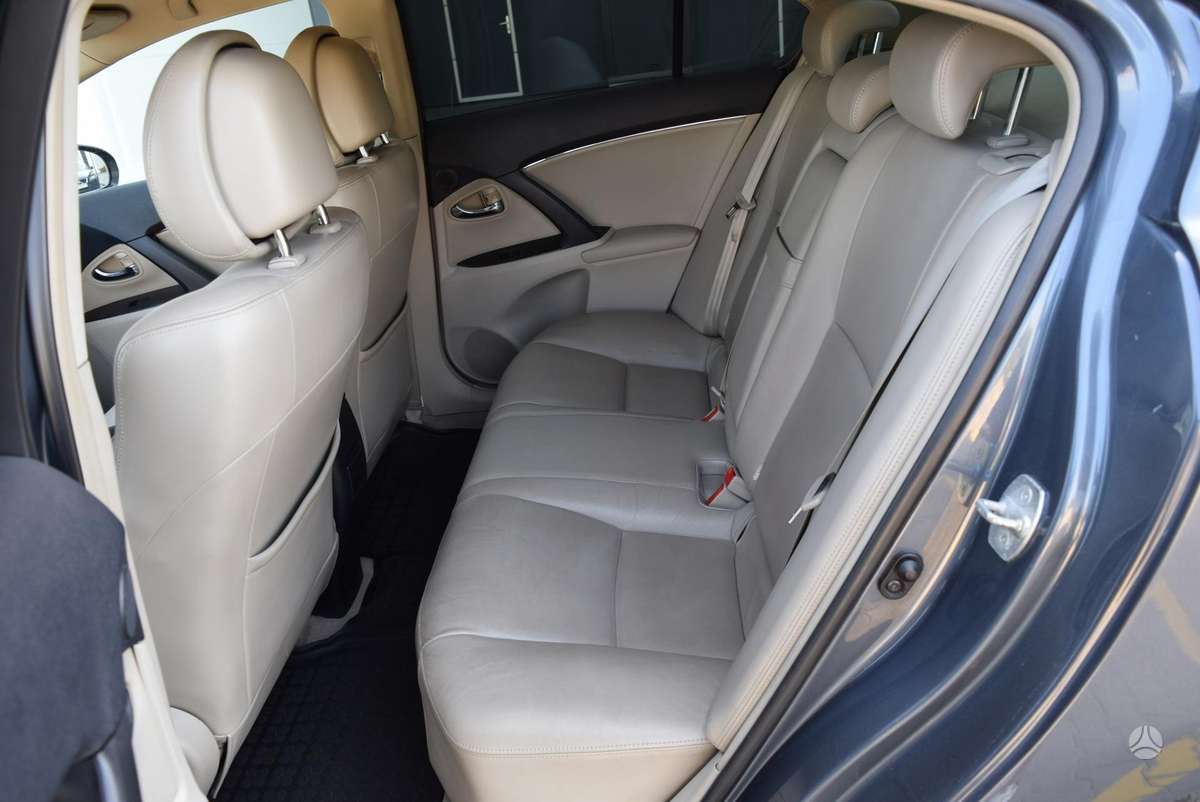 Toyota Avensis - 9