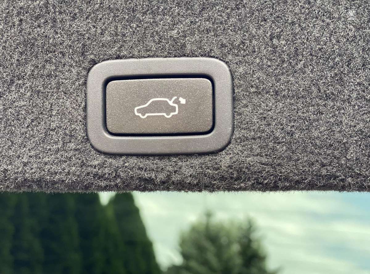 Volvo XC60, 2.4 l., off-road / crossover