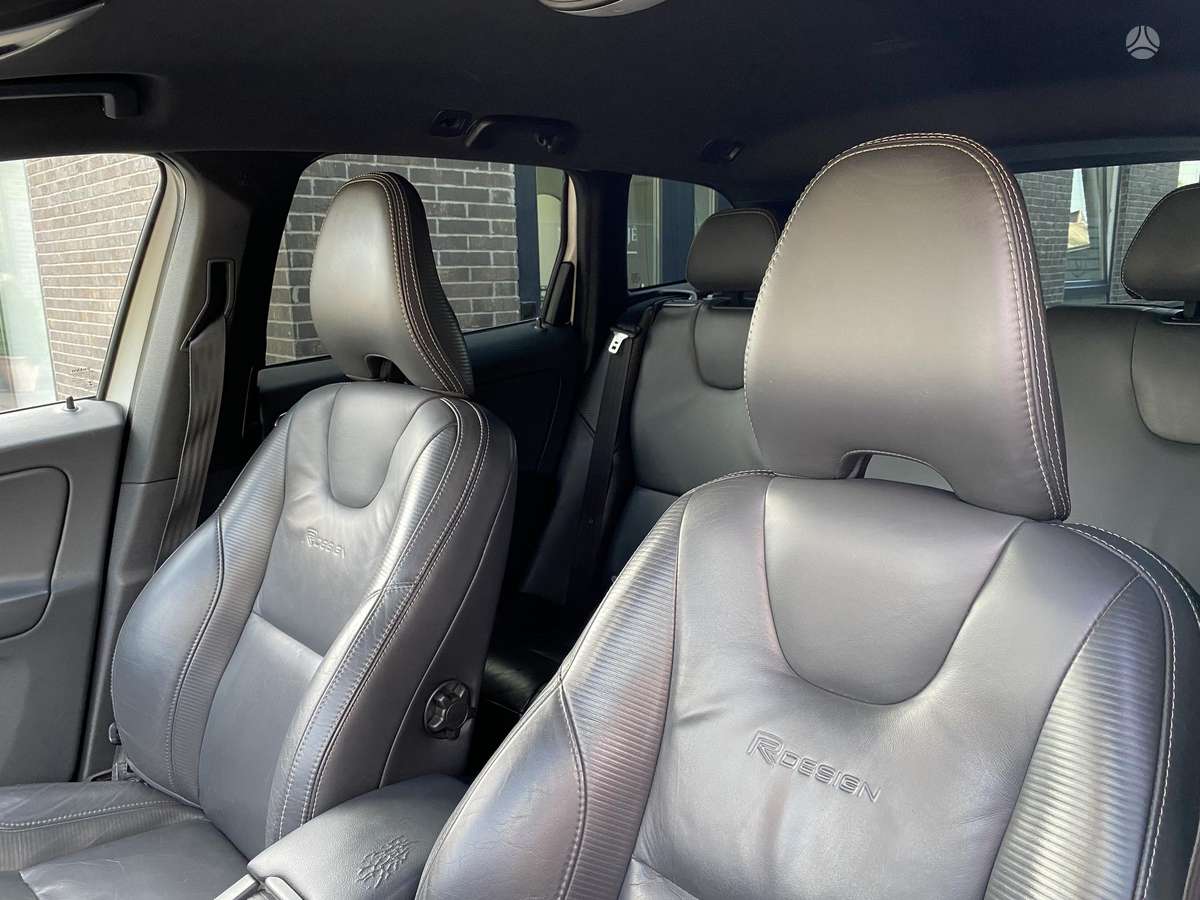 Volvo XC60, 2.4 l., off-road / crossover