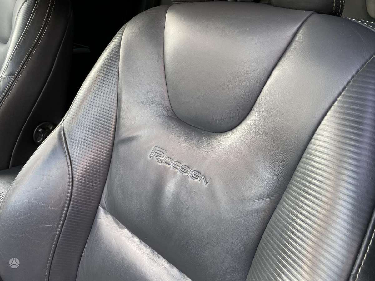 Volvo XC60, 2.4 l., off-road / crossover