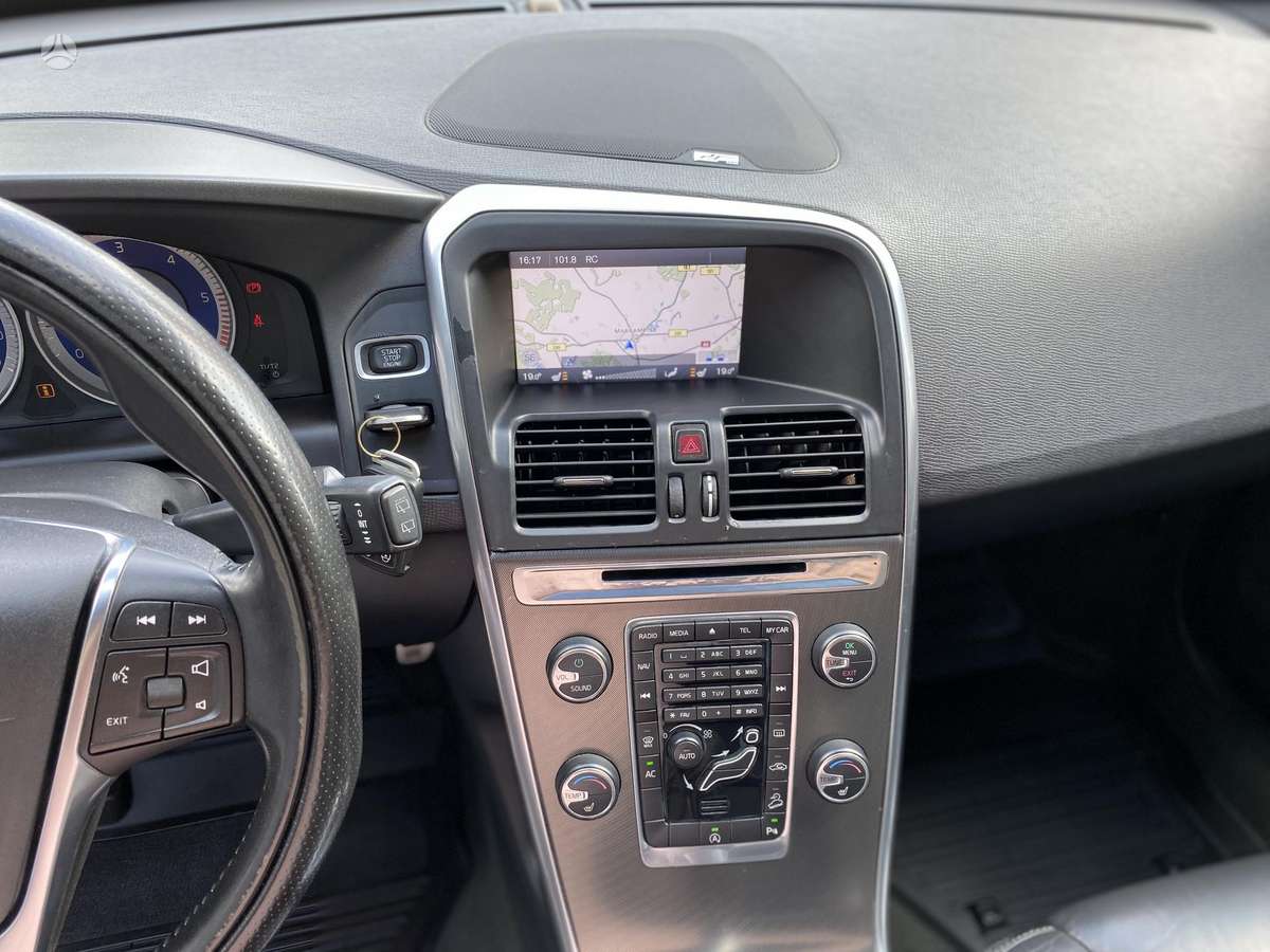 Volvo XC60, 2.4 l., off-road / crossover