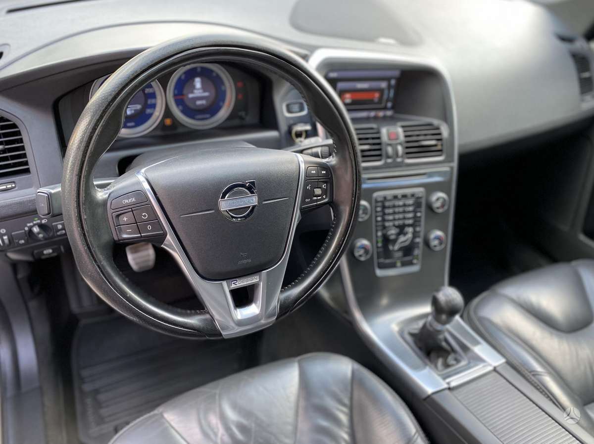 Volvo XC60, 2.4 l., off-road / crossover