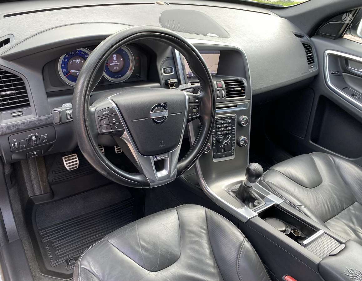 Volvo XC60, 2.4 l., off-road / crossover