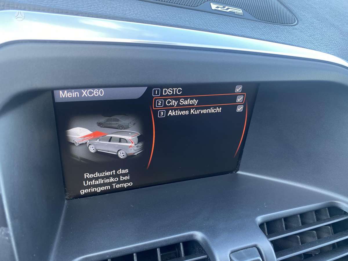 Volvo XC60, 2.4 l., off-road / crossover