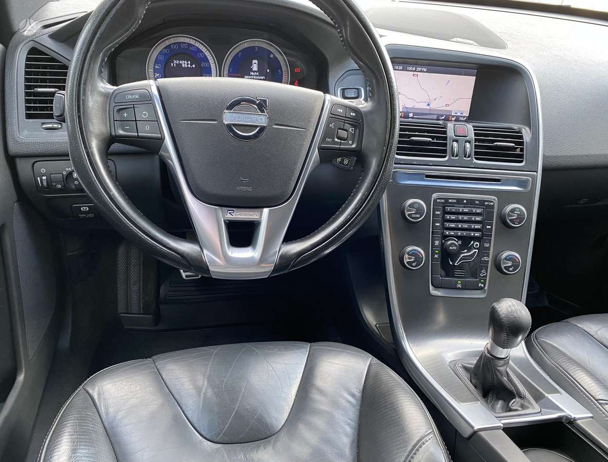 Volvo XC60, 2.4 l., off-road / crossover