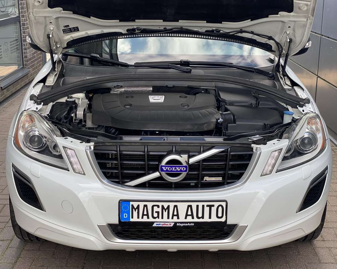 Volvo XC60, 2.4 l., off-road / crossover
