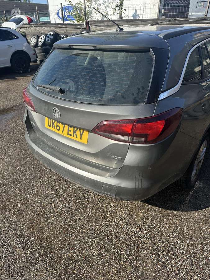 Opel Astra dalimis. Detaliu pristatymas