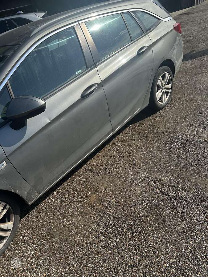 Opel Astra dalimis. Detaliu pristatymas