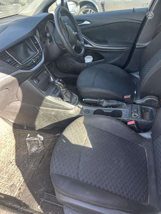 Opel Astra dalimis. Detaliu pristatymas