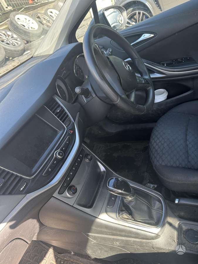 Opel Astra dalimis. Detaliu pristatymas