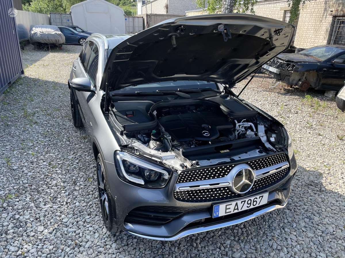 Mercedes-Benz GLC300 - 2