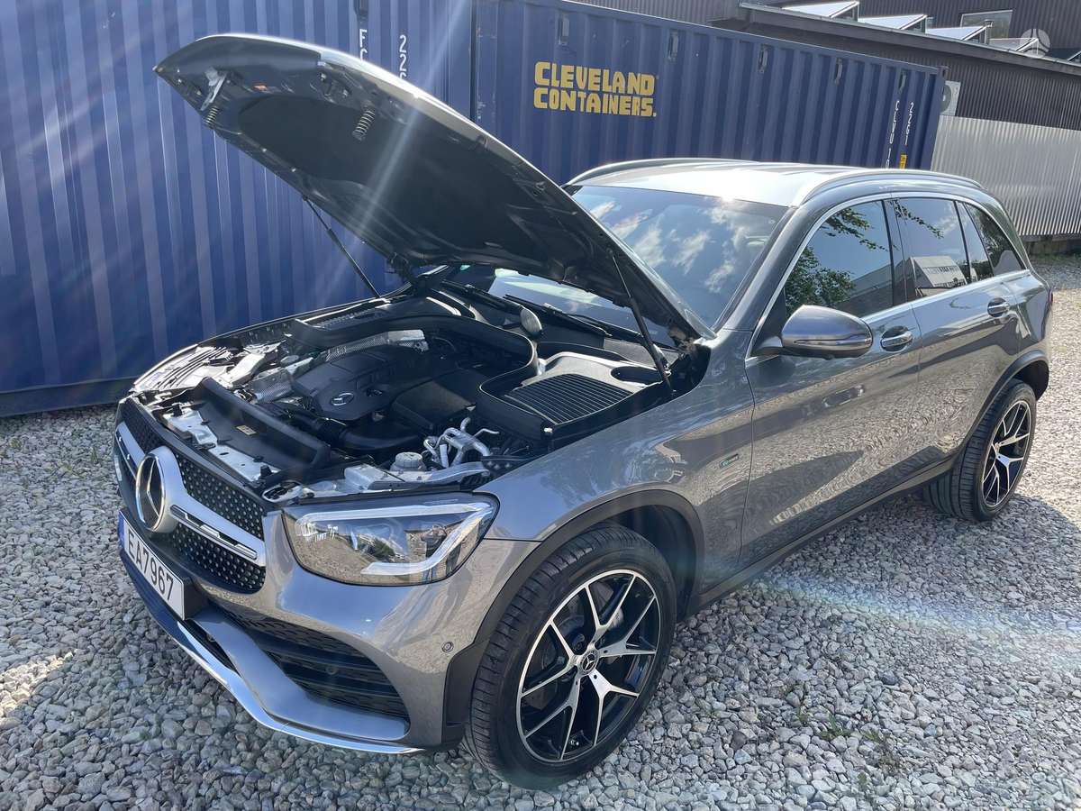 Mercedes-Benz GLC300 - 4