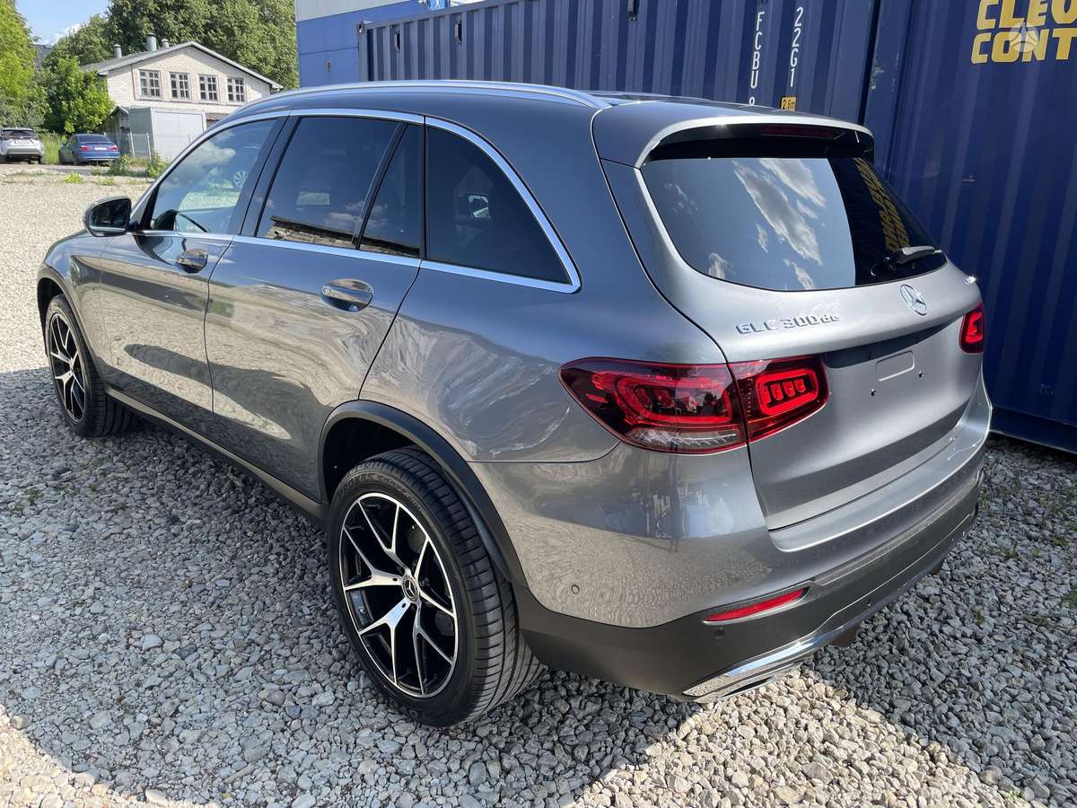 Mercedes-Benz GLC300 - 6