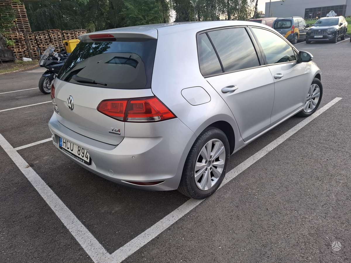 Volkswagen Golf - 5