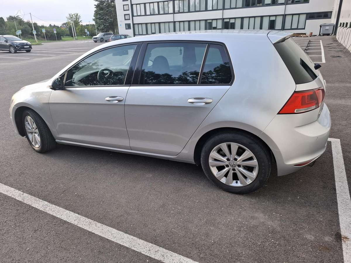 Volkswagen Golf - 6