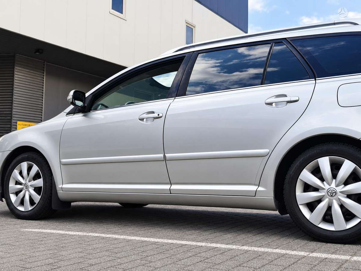Toyota Avensis - 4