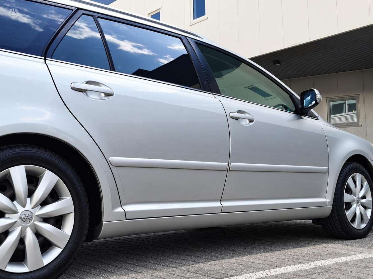 Toyota Avensis - 5