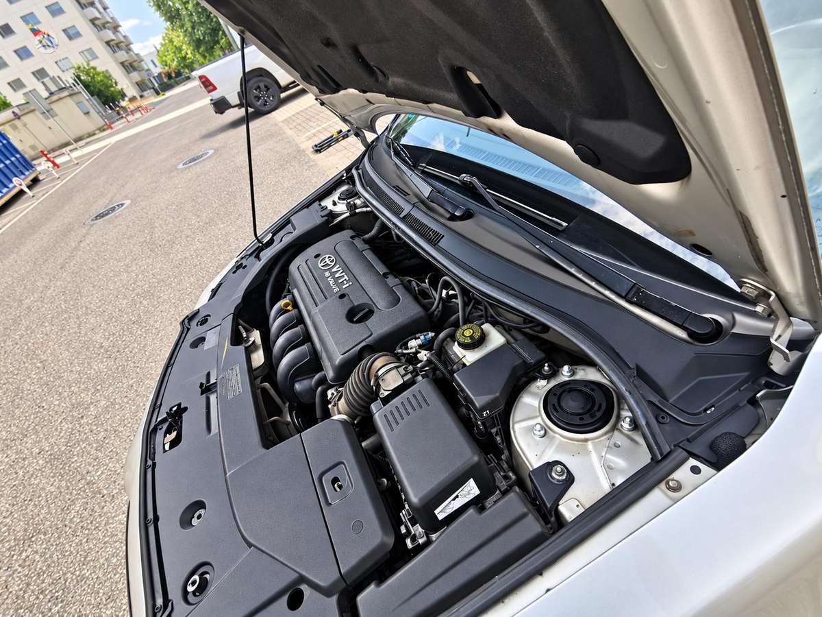 Toyota Avensis - 8