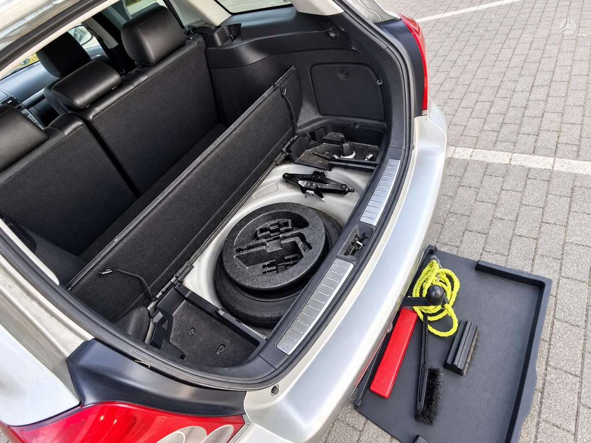 Toyota Avensis - 9