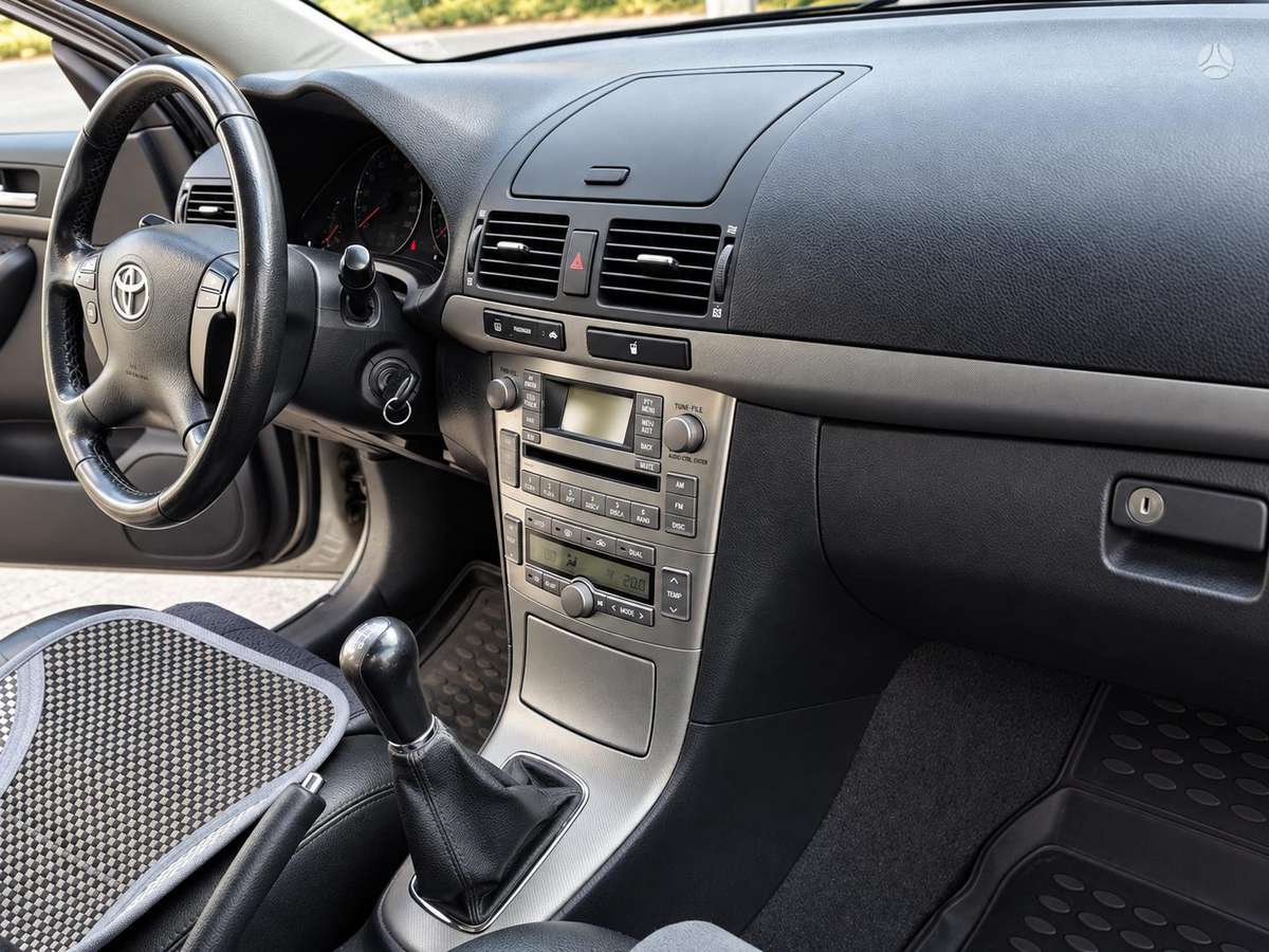 Toyota Avensis - 10