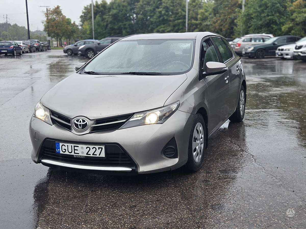Toyota Auris - 1