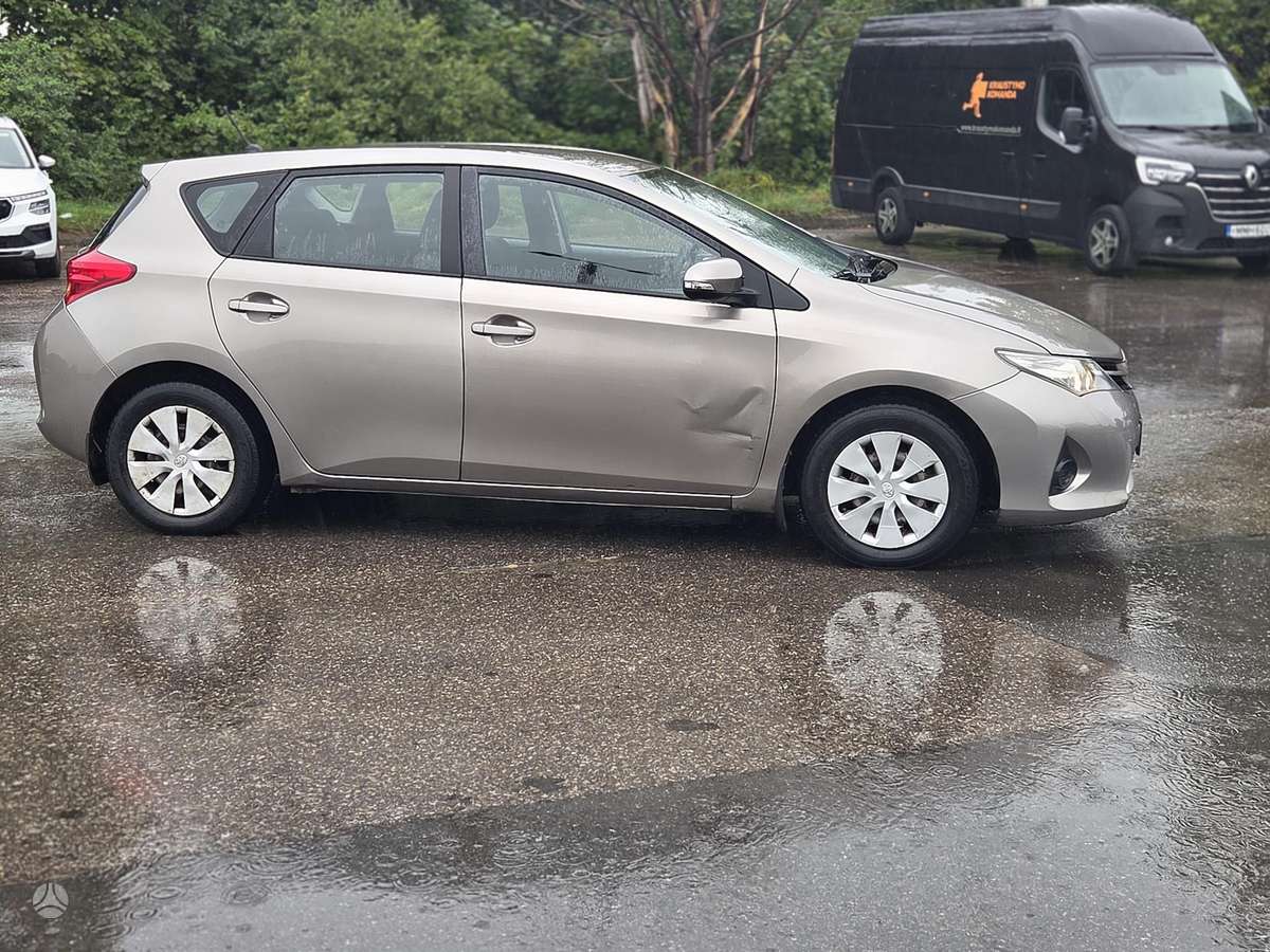 Toyota Auris - 4