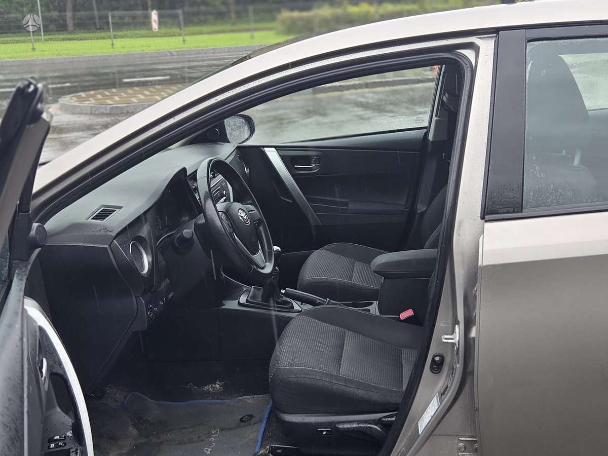 Toyota Auris - 10