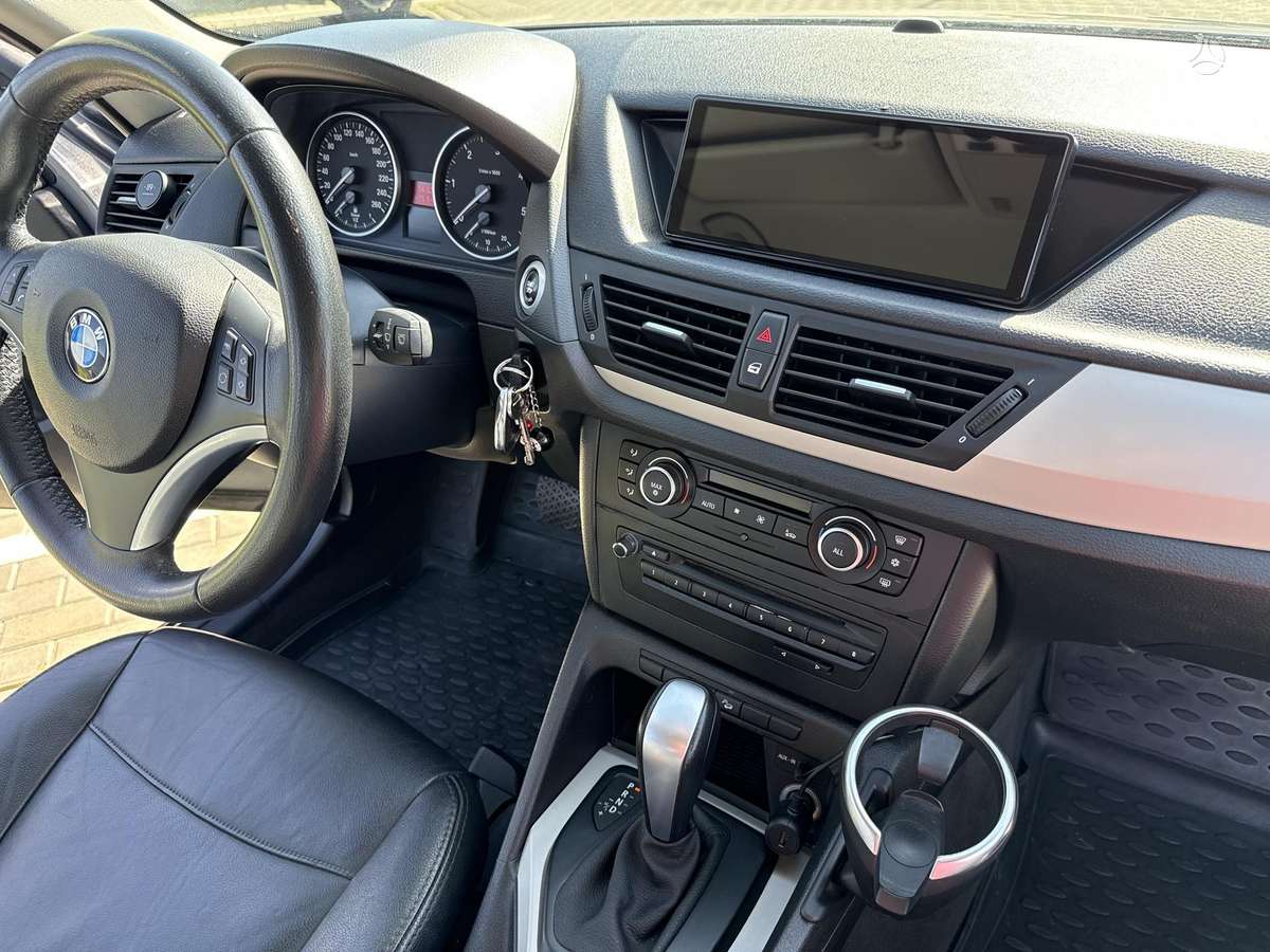 BMW X1, 2.0 l., off-road / crossover
