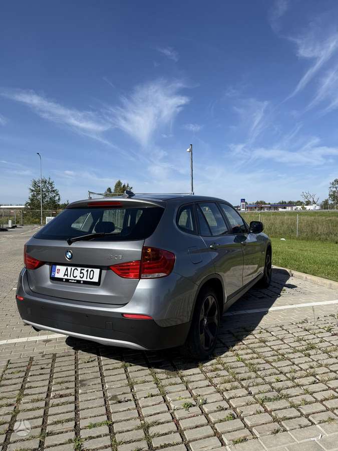 BMW X1, 2.0 l., off-road / crossover