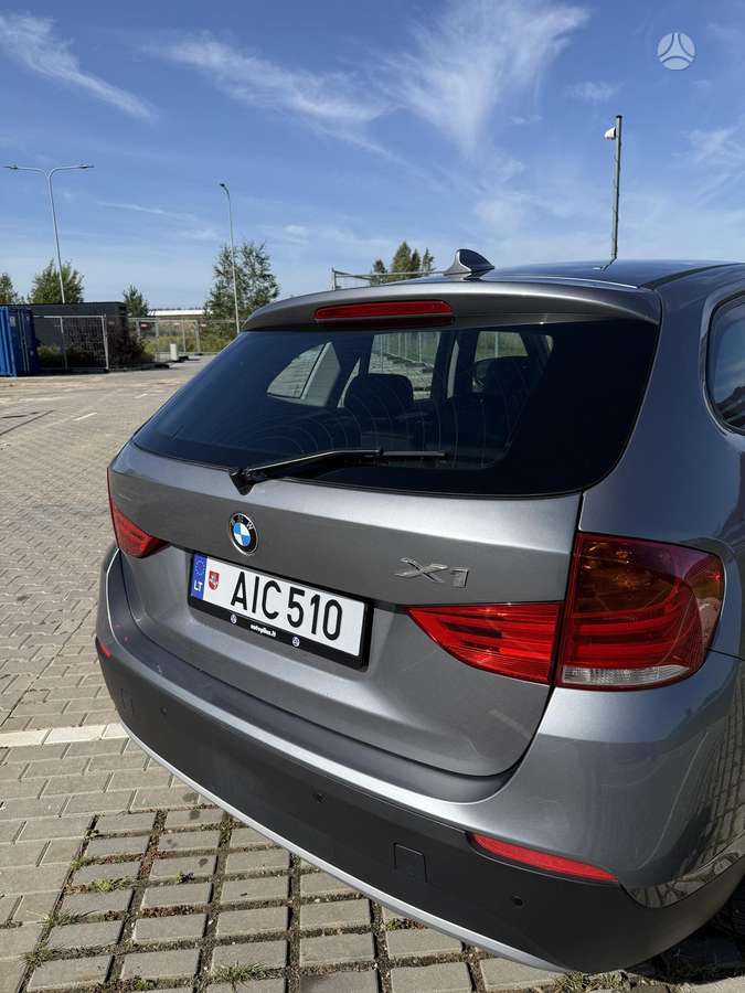 BMW X1, 2.0 l., off-road / crossover