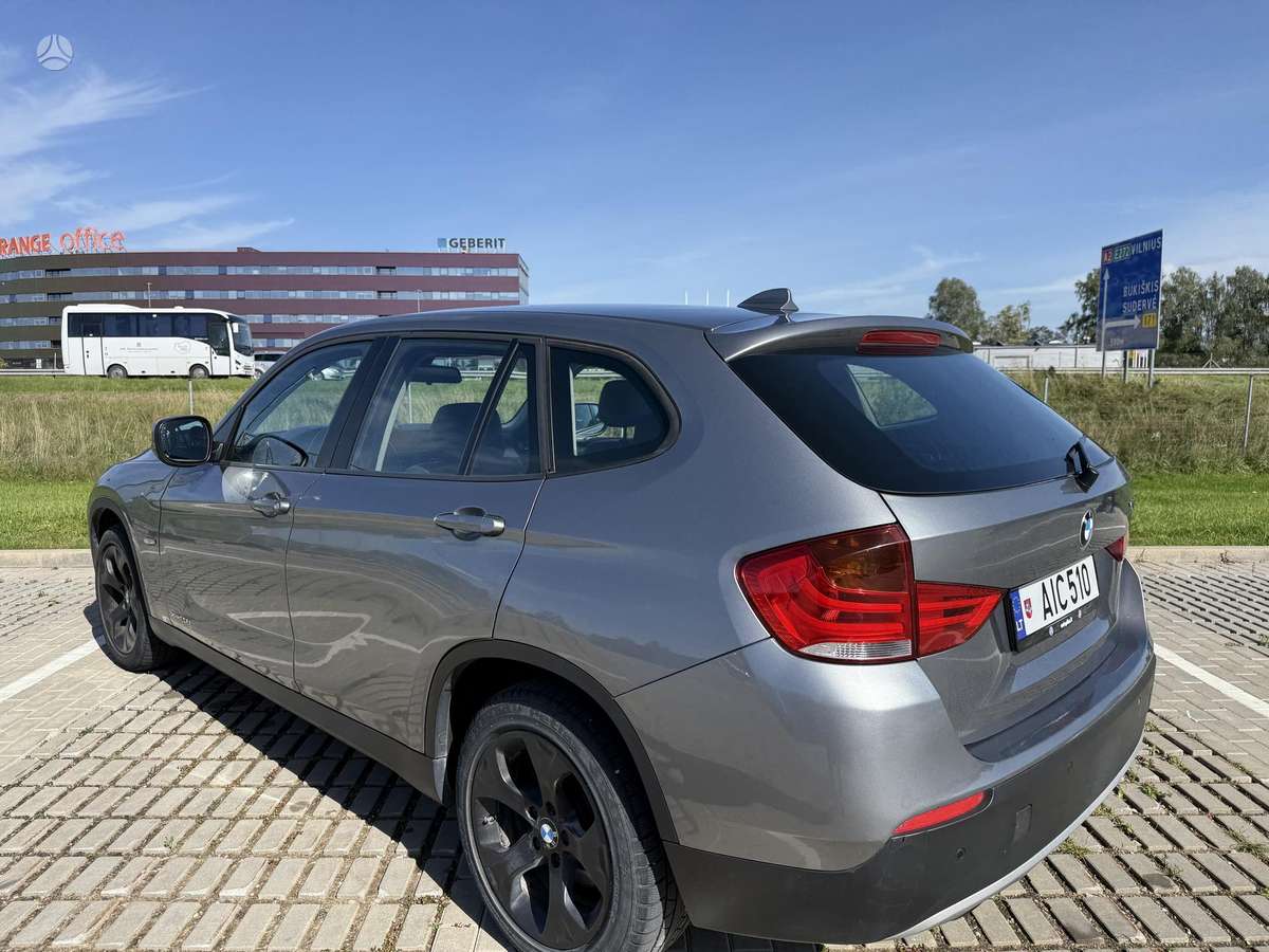 BMW X1, 2.0 l., off-road / crossover