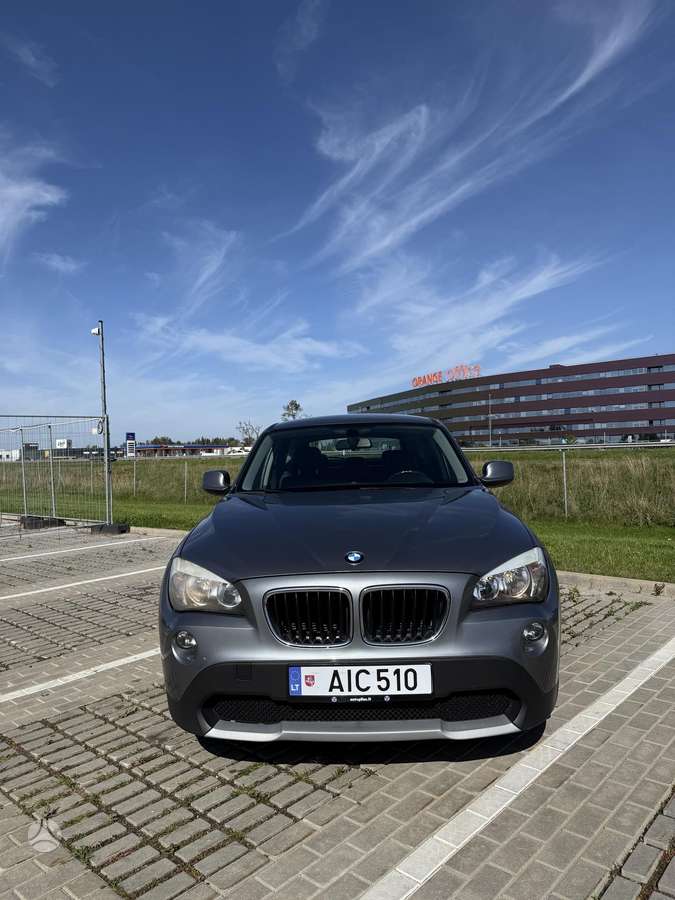 BMW X1, 2.0 l., off-road / crossover