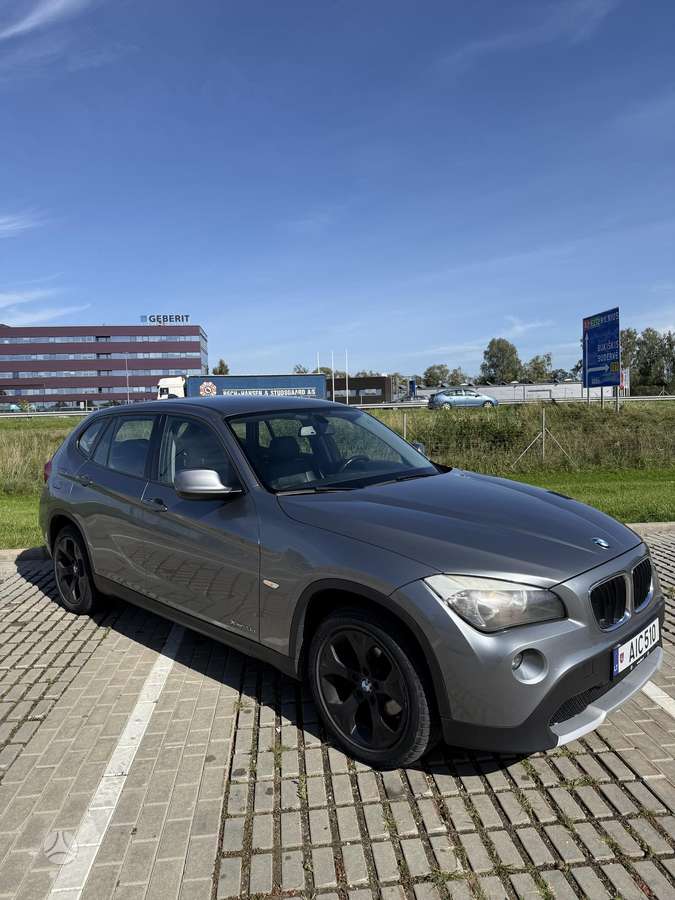 BMW X1, 2.0 l., off-road / crossover