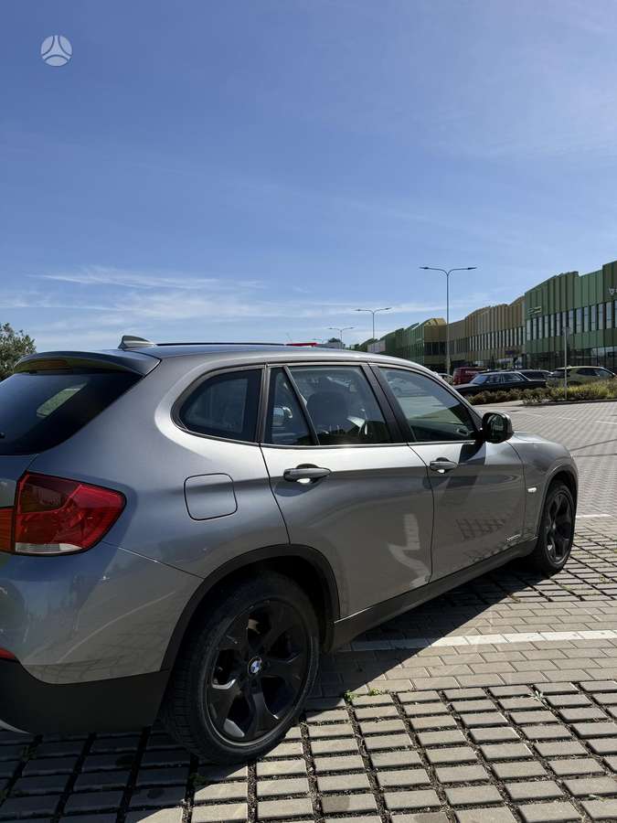 BMW X1, 2.0 l., off-road / crossover