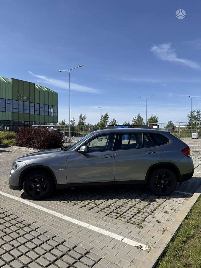 BMW X1, 2.0 l., off-road / crossover