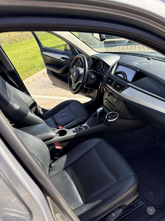 BMW X1, 2.0 l., off-road / crossover