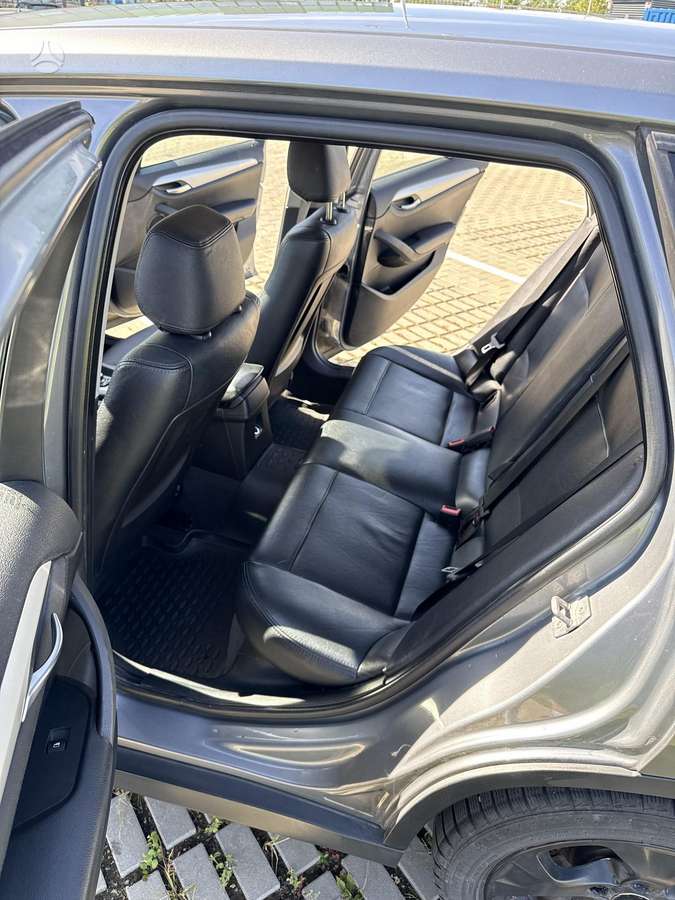 BMW X1, 2.0 l., off-road / crossover