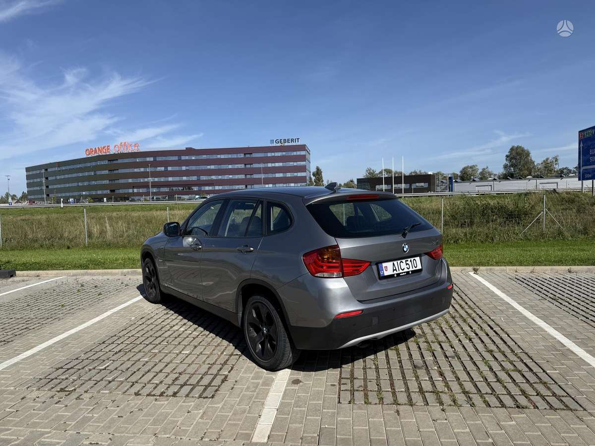 BMW X1, 2.0 l., off-road / crossover
