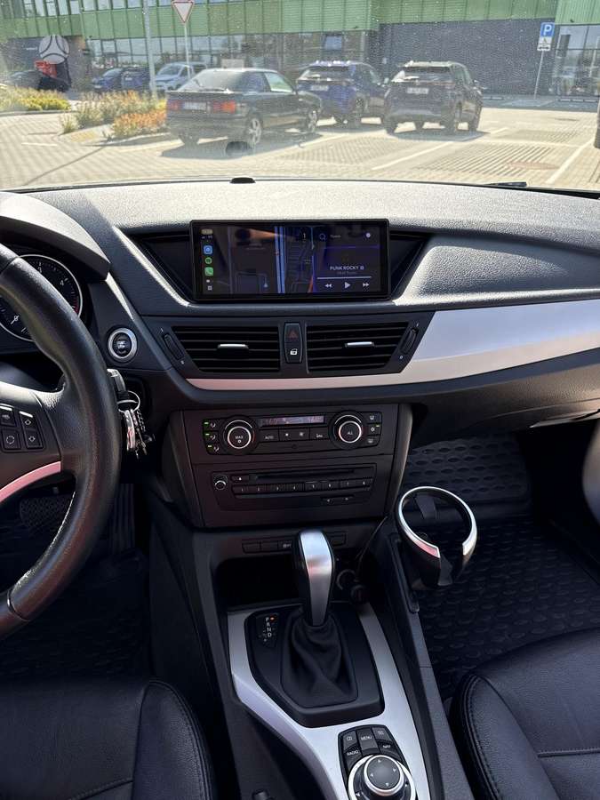 BMW X1, 2.0 l., off-road / crossover