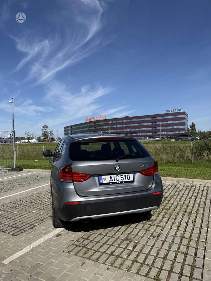 BMW X1, 2.0 l., off-road / crossover
