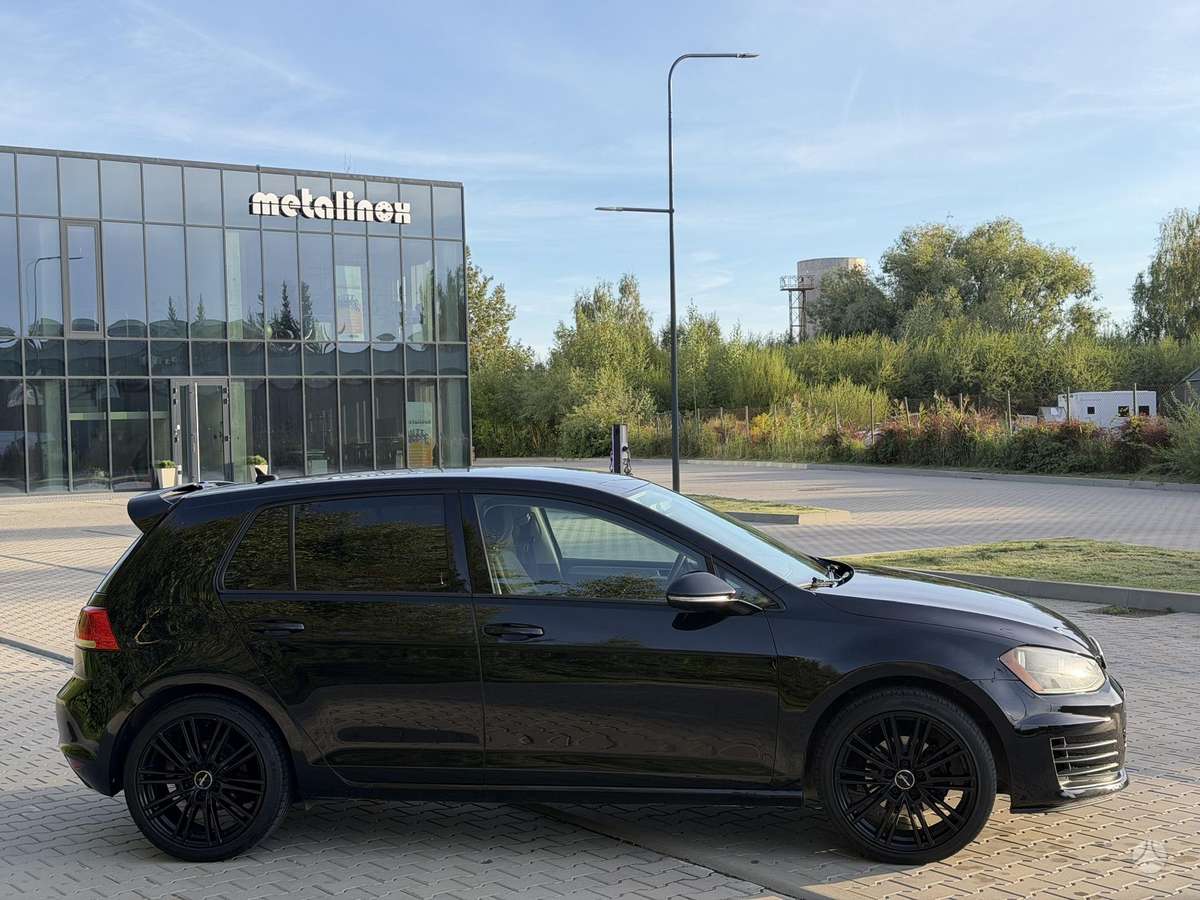 Volkswagen Golf - 6