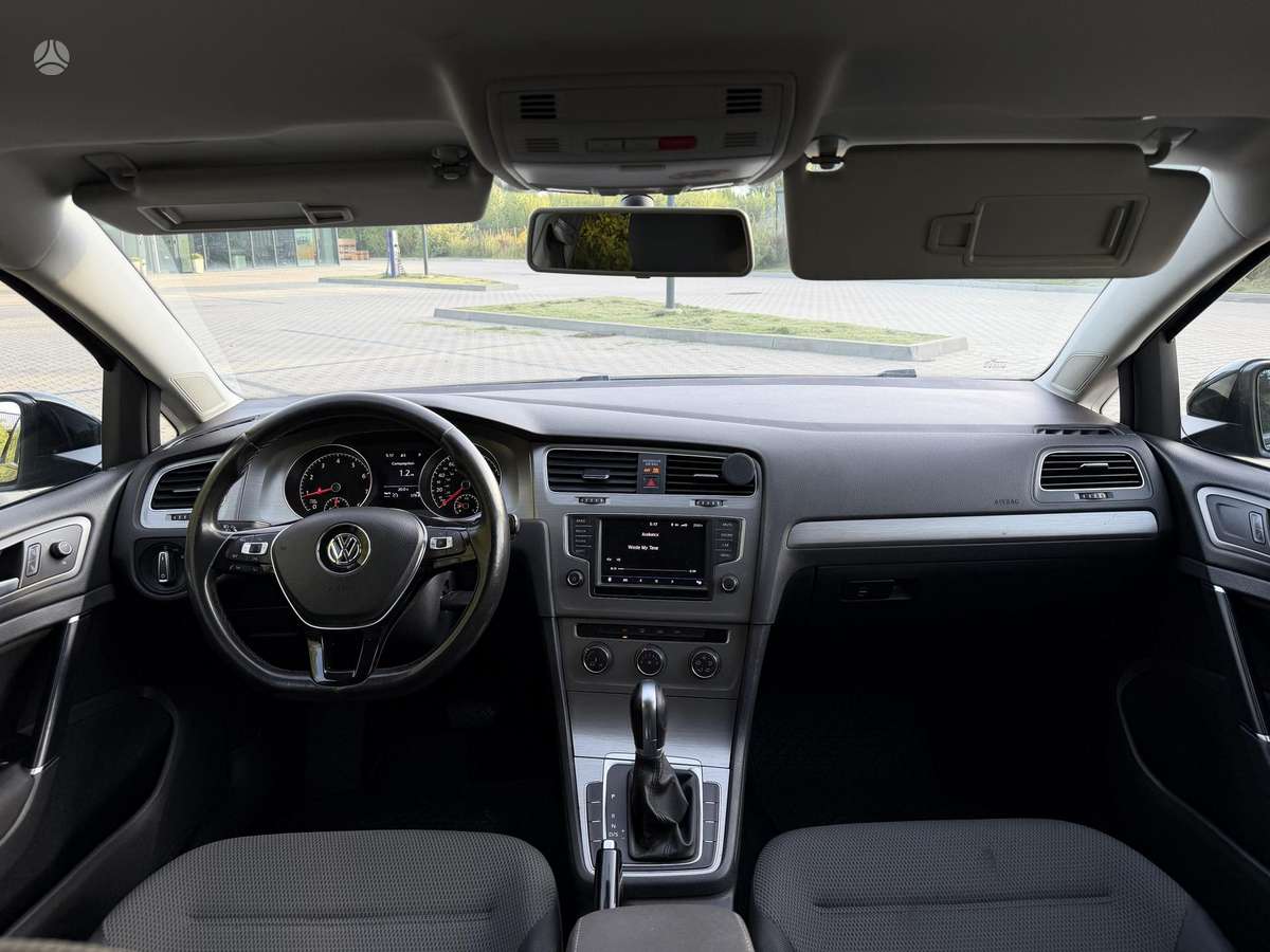 Volkswagen Golf - 11