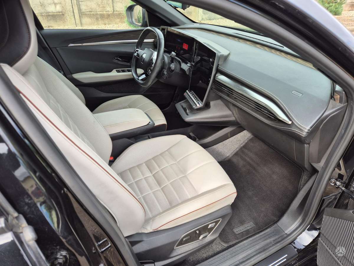 Renault Megane E-Tech - 8