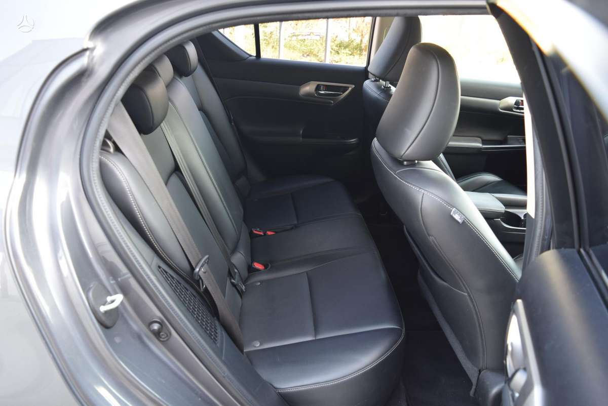Lexus CT 200h - 9